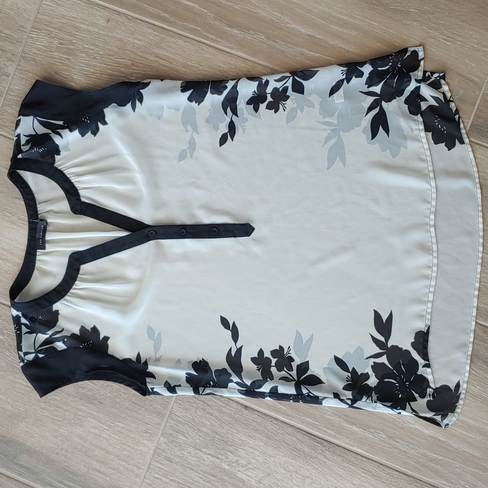 EUC The Limited Sz S Cap Sleeve Top V-Neck, Black/Beige